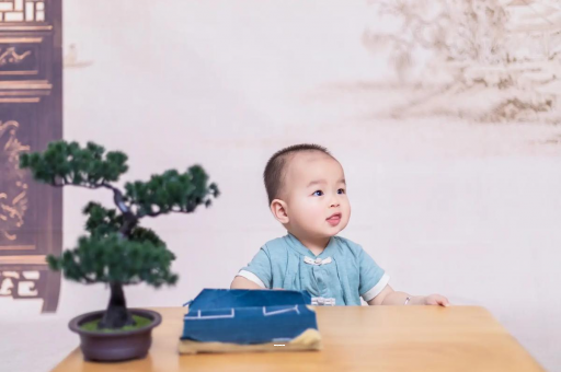 巴中宝宝吐黄水是怎么回事